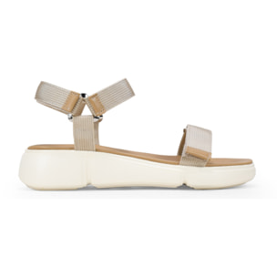 Sandalias deportivas beige con velcro
