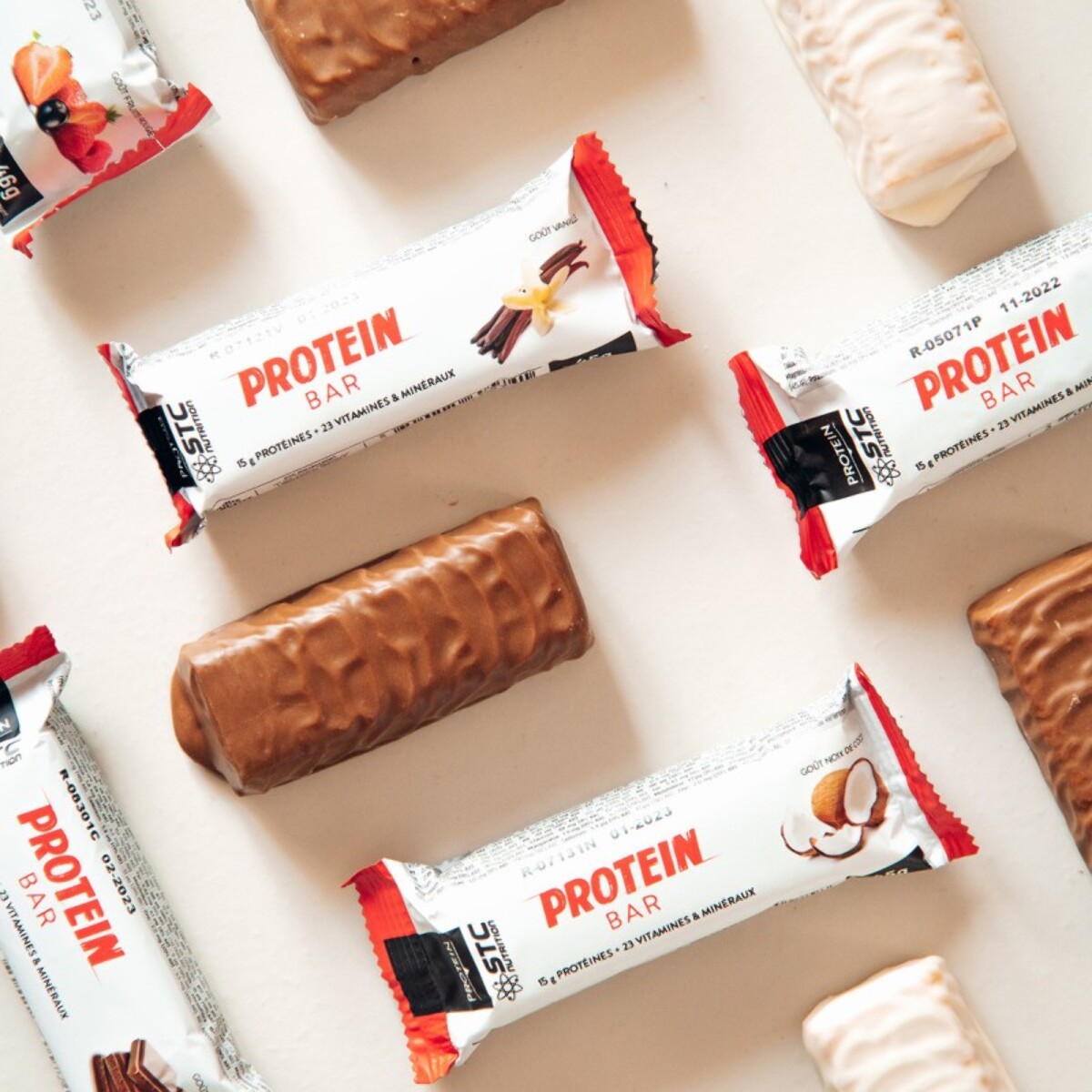 STC NUTRITION - Protein Bar - Barre protéinée enrichie en vitamines & minéraux - Maintien de la masse musculaire - 14g de protéines par barre - Etui de 5 barres
