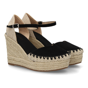 Alpargata de cuña alta de esparto con cierre de hebilla