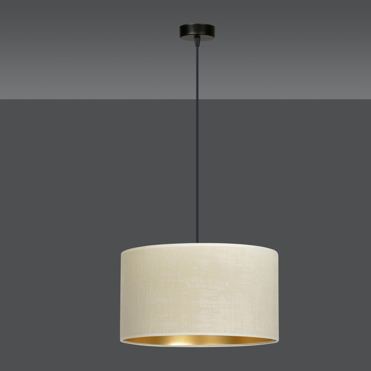 Lampada a sospensione Hilde con paralume in velluto bianco e interno oro