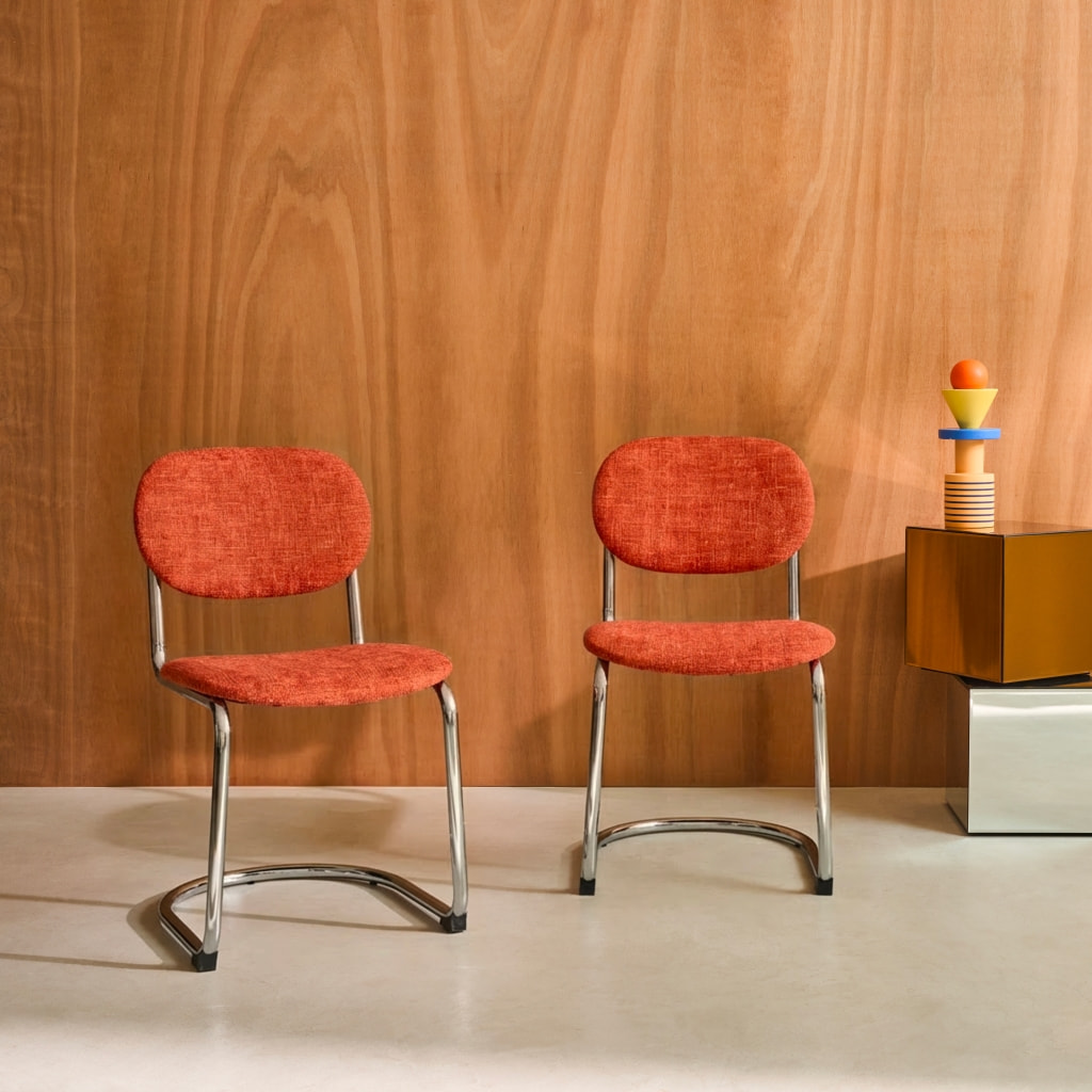 Lot de 2 chaises cantilever arrondie métal. tissu chenille orange et pieds chromés - L 47 x P 54.5 x H 81cm - Maloa