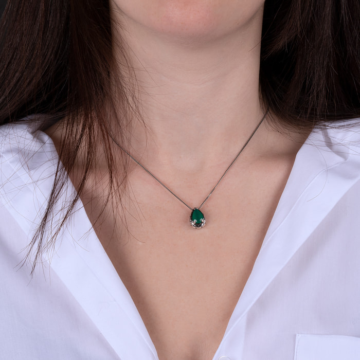 Collana con Catena Ritorta e Pendente a Goccia in Pietra Naturale Onice Verde