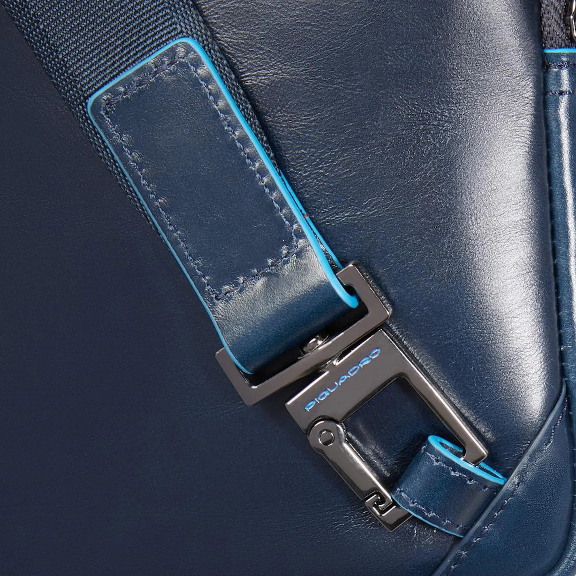 Piquadro Borsello in pelle porta iPad®mini con tasca per AirPods® e protezione RFID