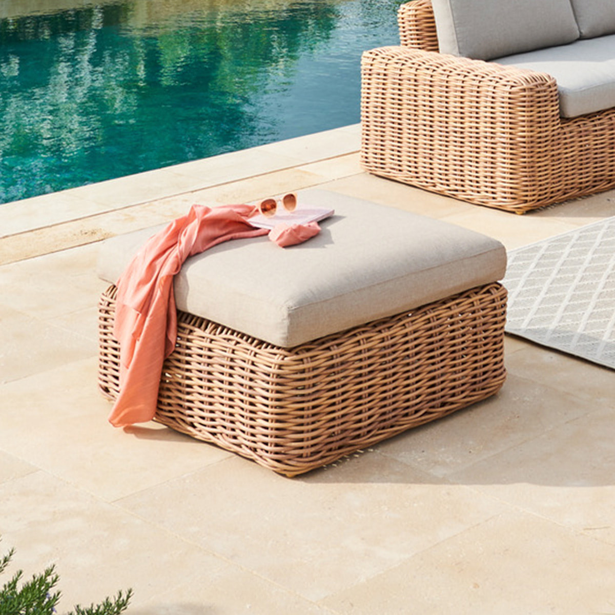 Pouf de jardin Savinia Tahini