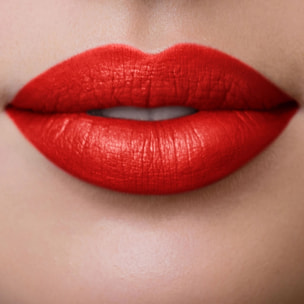 LIP SHOT Rossetto satinato dalla texture leggera ed avvolgente