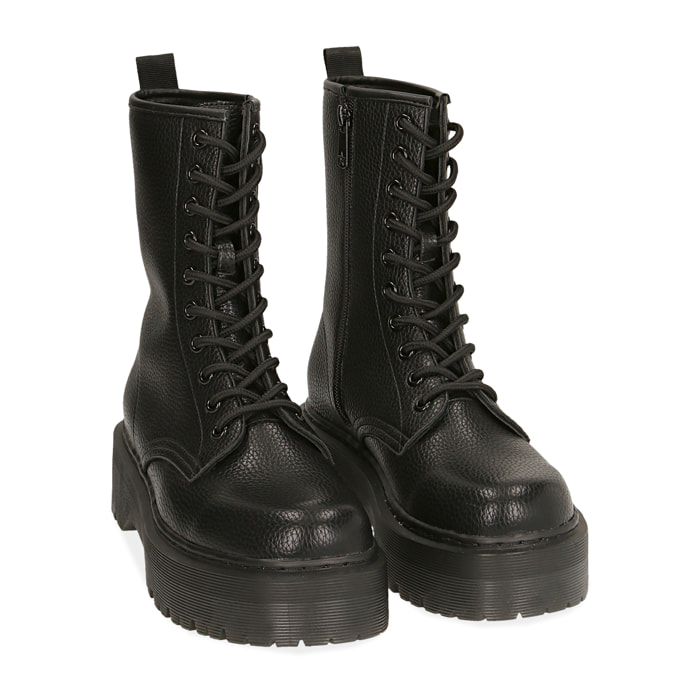 Anfibi neri bottalati