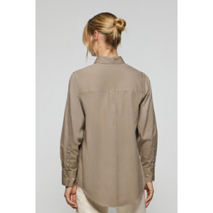 Camisa Simona color camel con monograma bordado PC