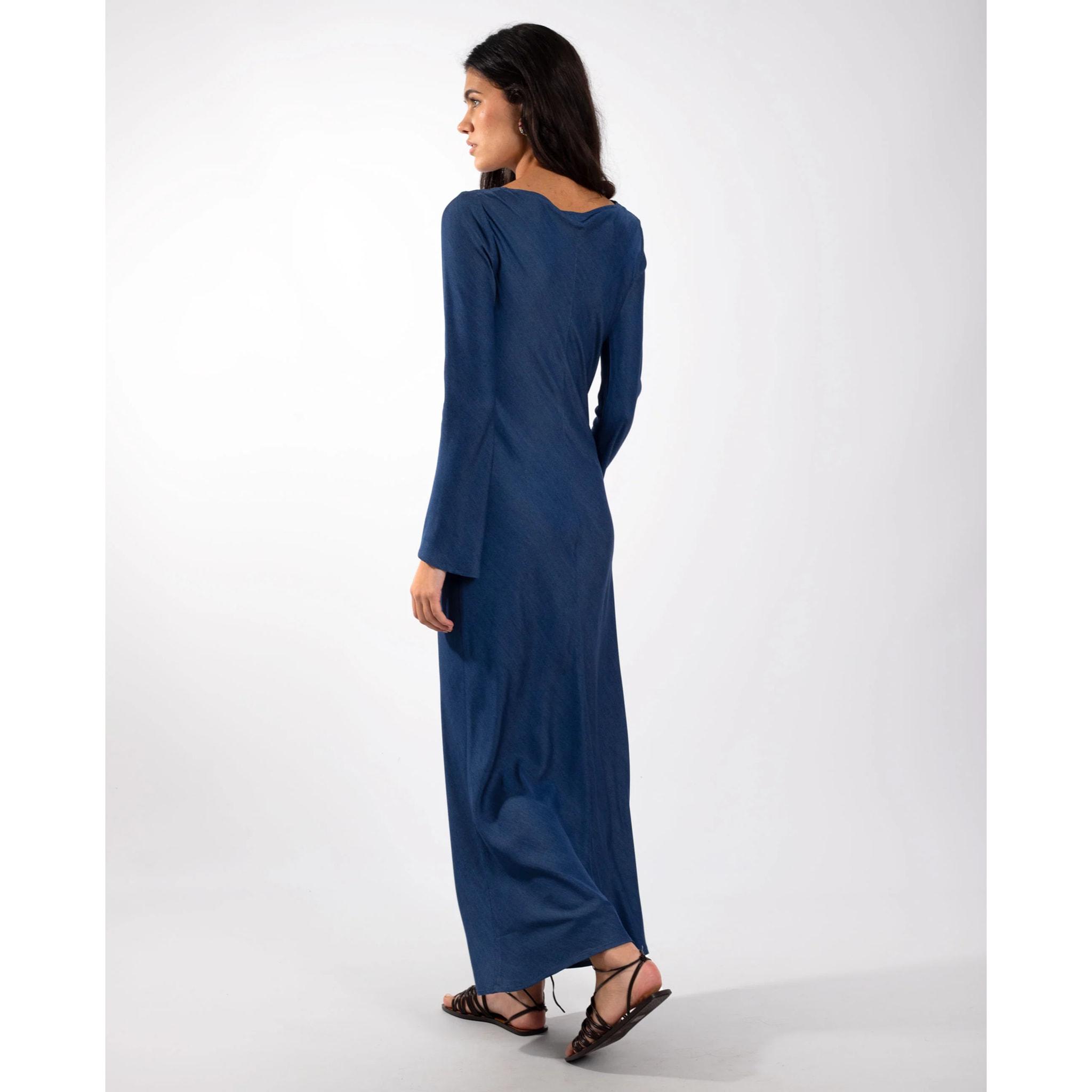 Vestido midi con escote en pico y cordones