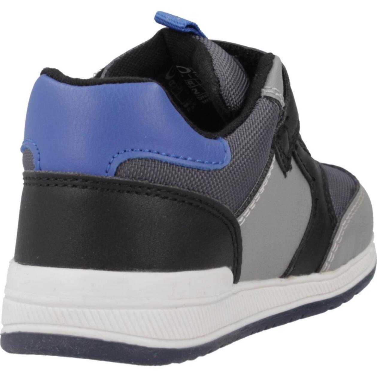 Zapatos Niño de la marca GEOX  modelo B RISHON BOY GRIS