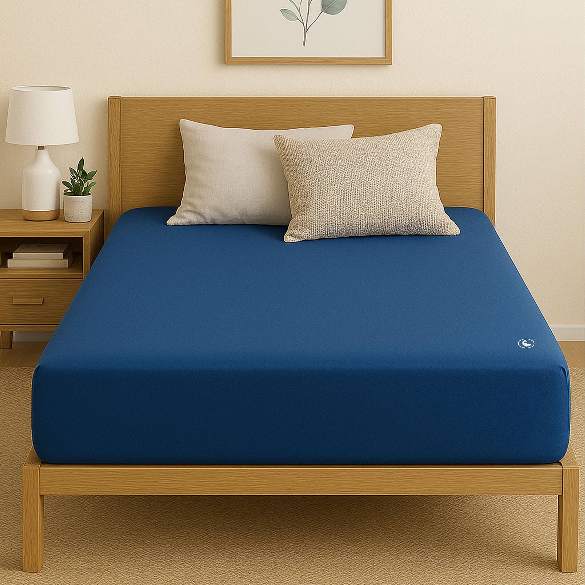 Sábana bajera 100% algodón 180tc color azul marino logo bordado el ganso
