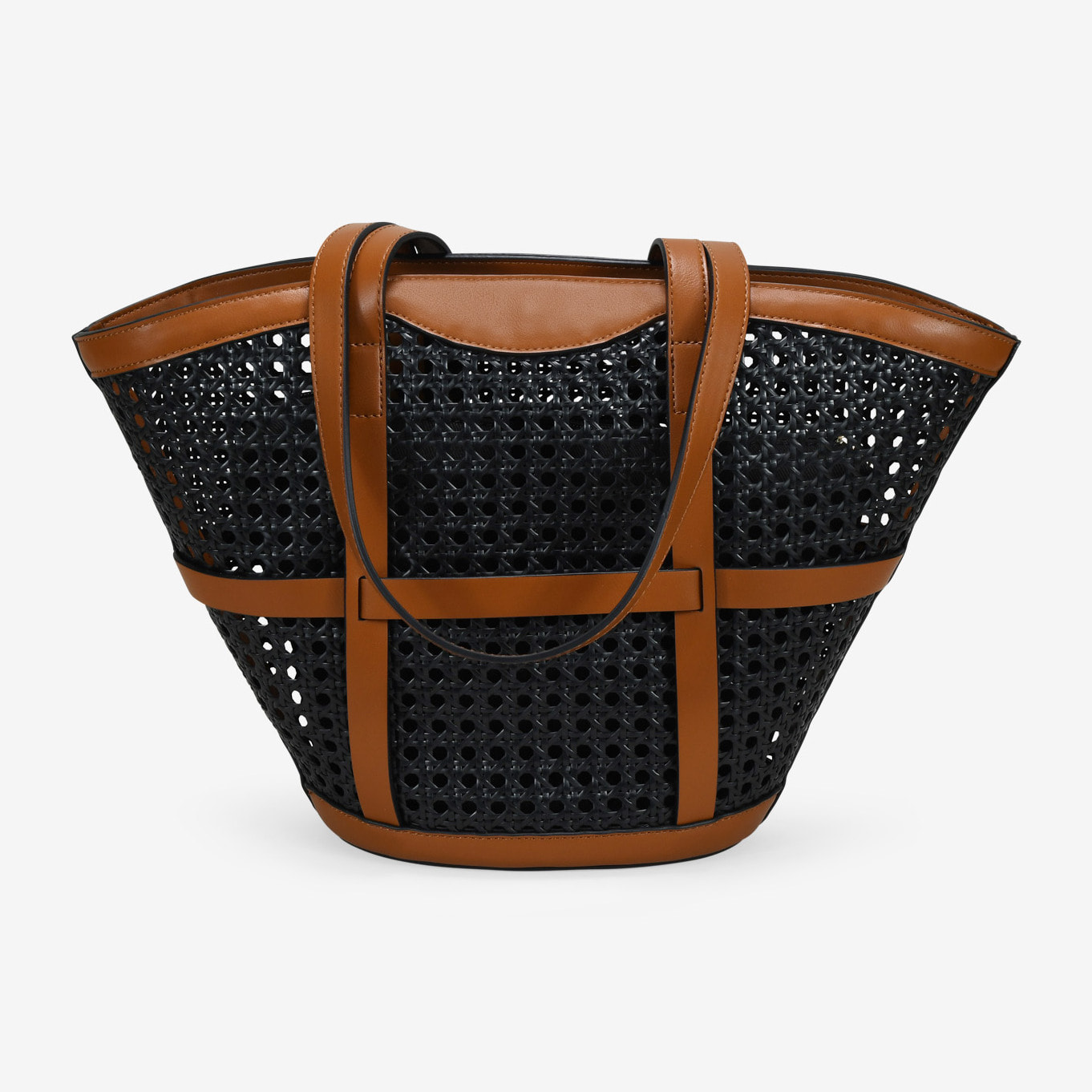 Bolso de hombro negro con rejilla de mimbre