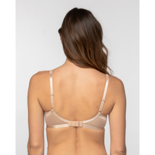 Sujetador de sujeción perfecta. Sin aros, hecho en una microfibra satinada