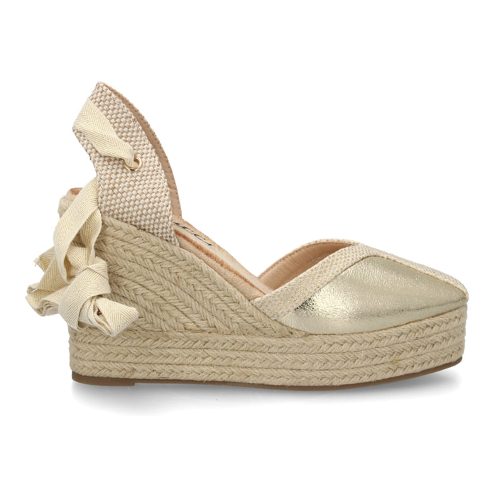 Alpargata de cuña alta de esparto con cintas