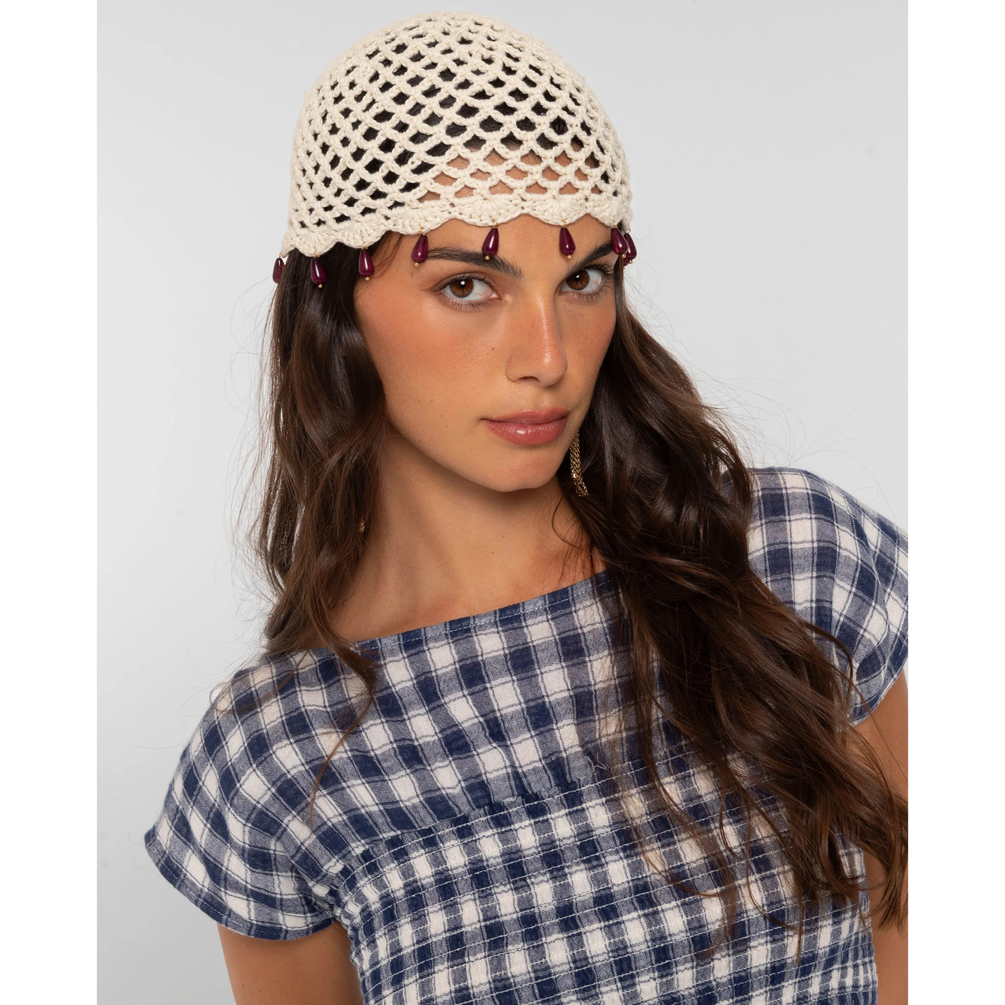 Gorro casquete de mujer calado con abalorios gota
