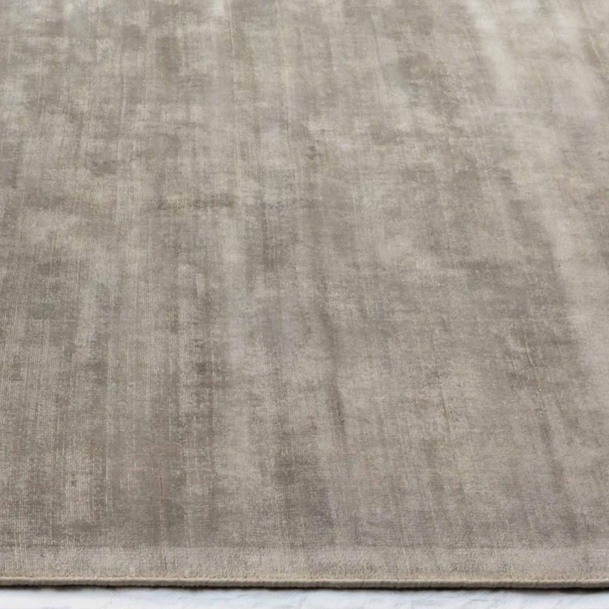 Tapis artisanal doux et soyeux tufté main en viscose