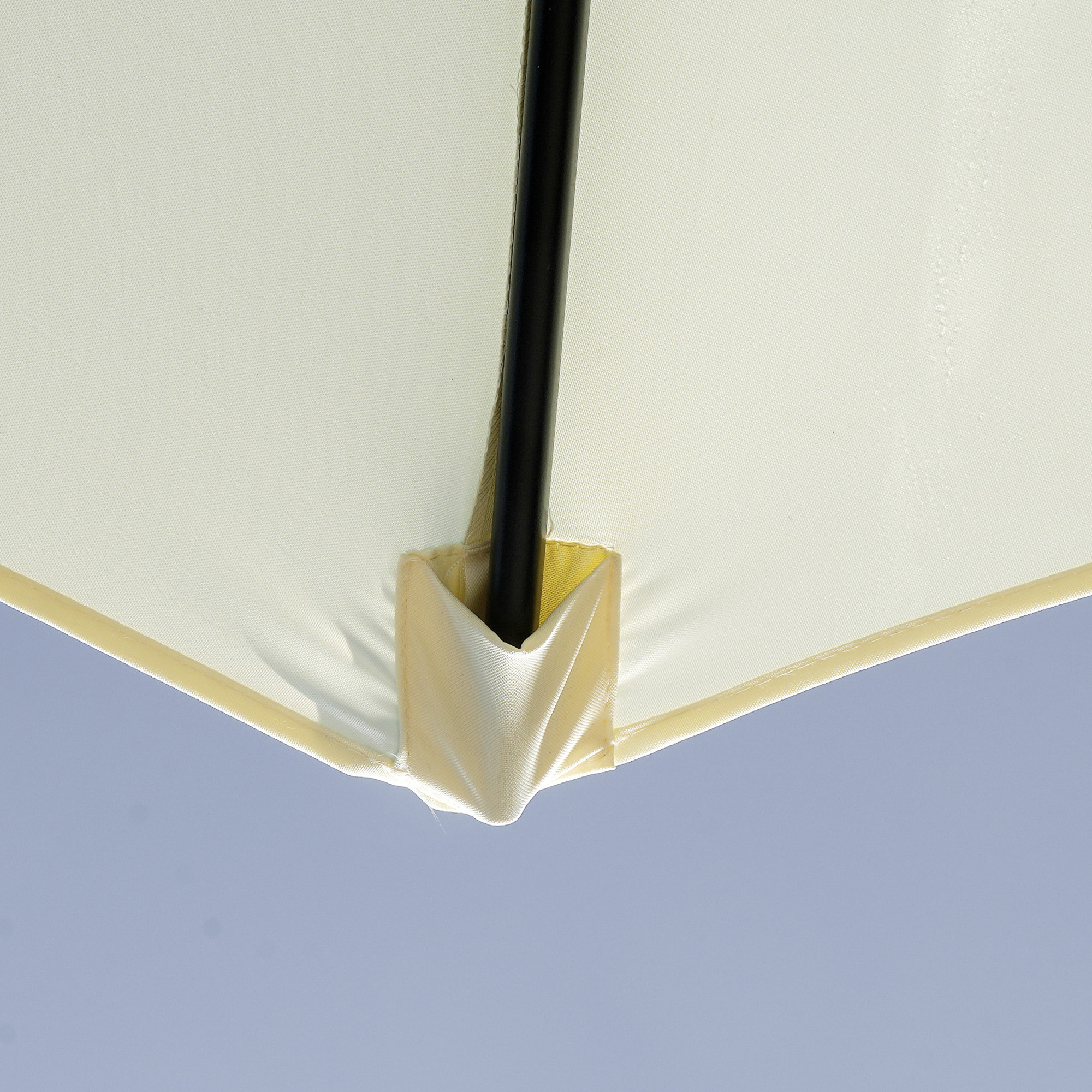 Parasol en métal rond polyester 180g/m² manivelle inclinable Ø 2,95 x 2,5 m beige