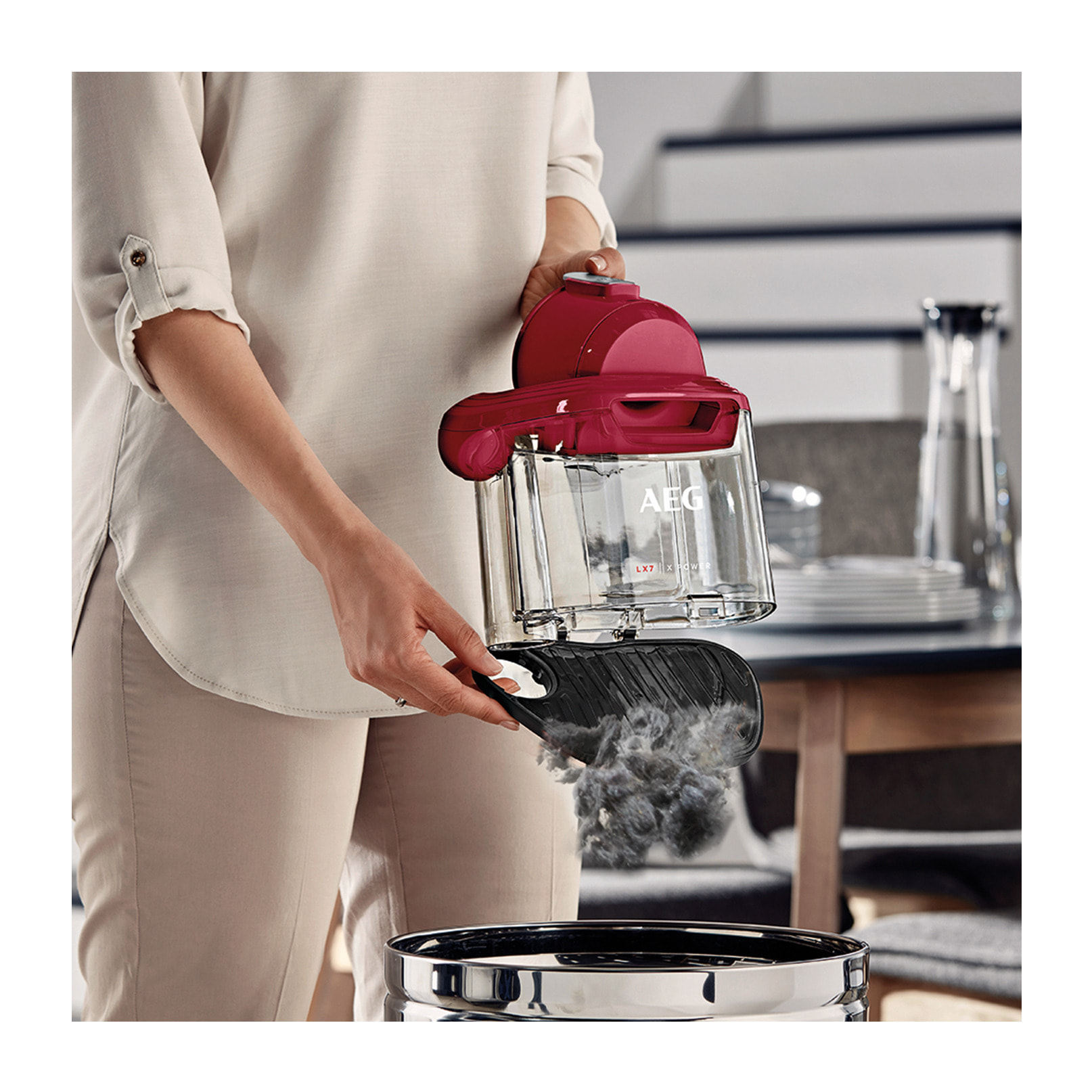 AEG Aspiradora sin bolsa LX7 de 750 W y 72 dB(A) LX7-2-CR-A | Reacondicionado