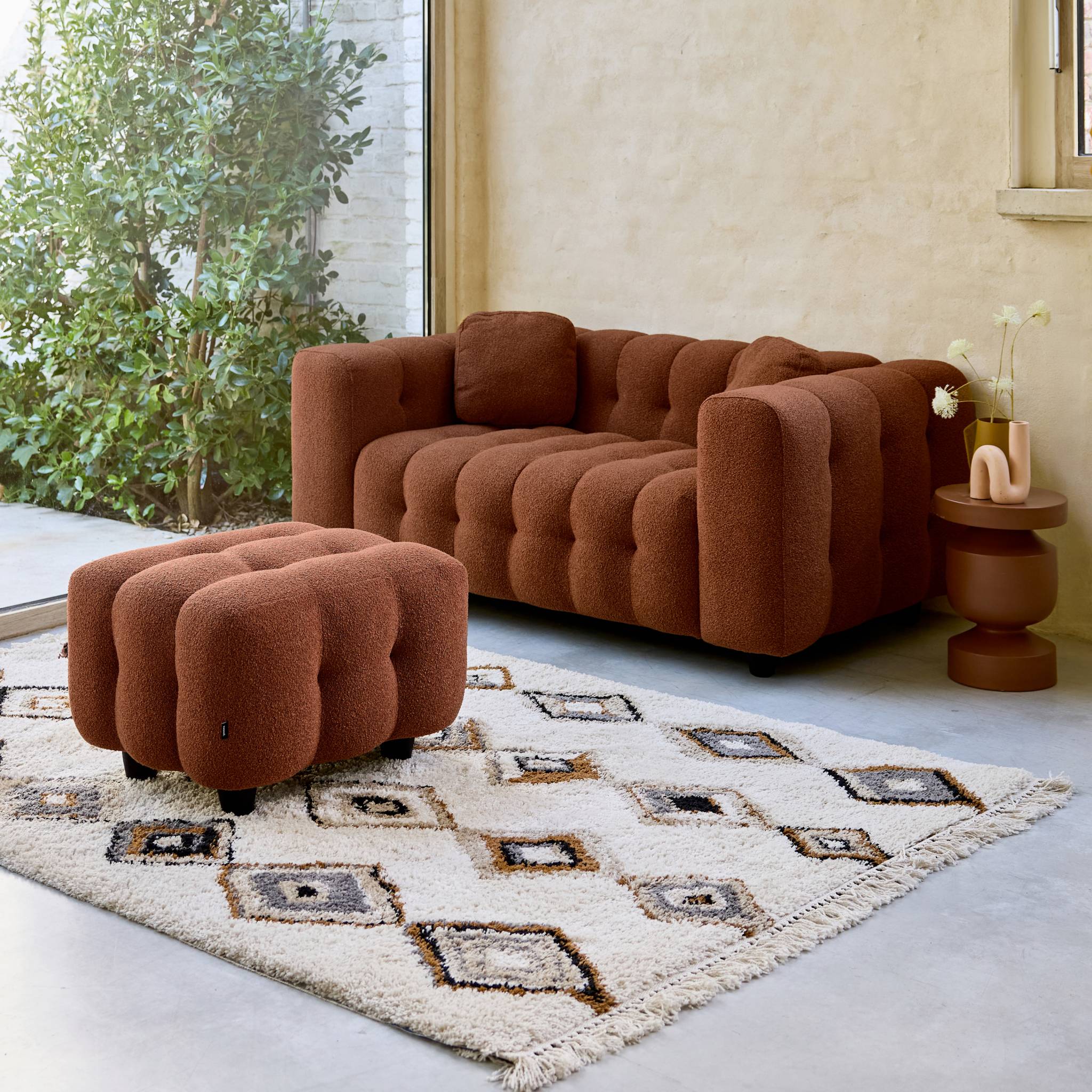 Pouf, repose-pieds pour canapé 2 places Leon bouclette texturée LEON