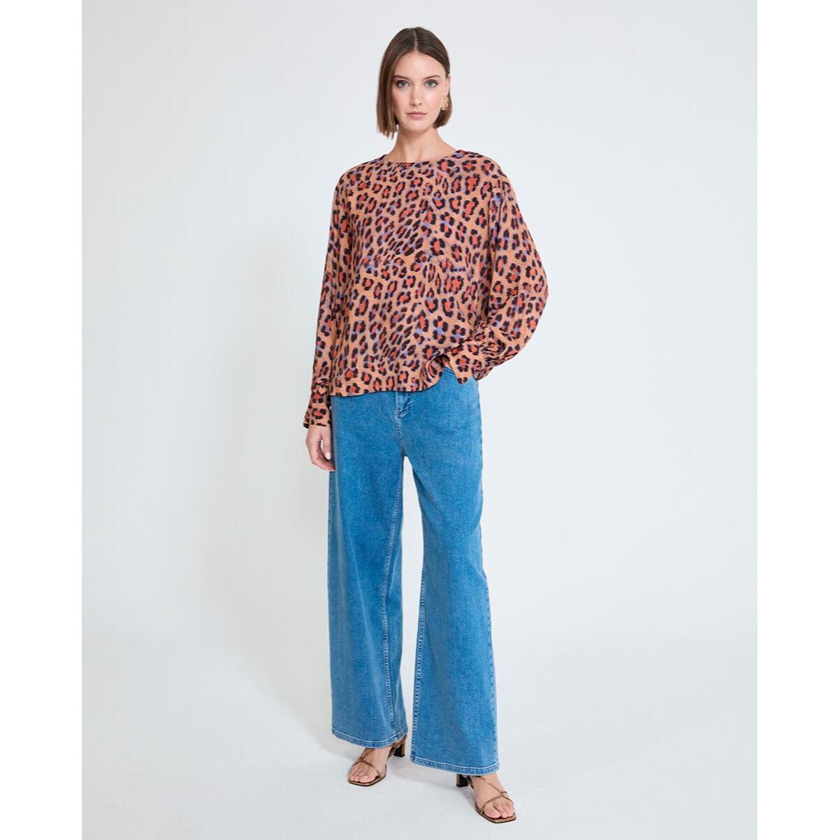 Blusa con stampa animalier e polsini aderenti