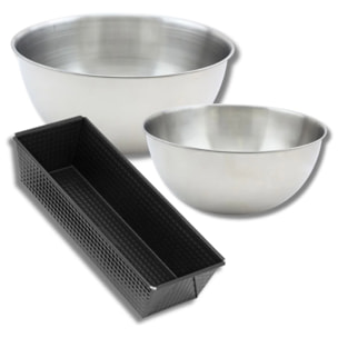 Lot de pâtisserie avec 1 Moule à Cake 30,5 cm, 1 spatule Zenker et 2 bols à mixer en inox Fackelmann