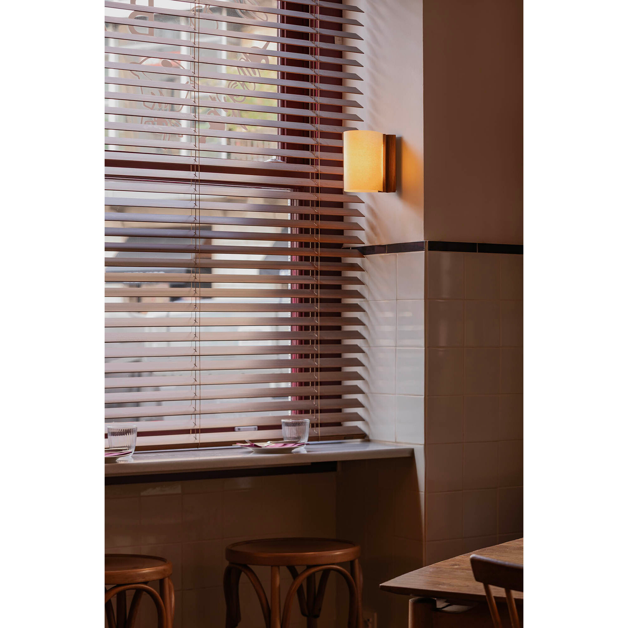 CATA 180 Applique noyer