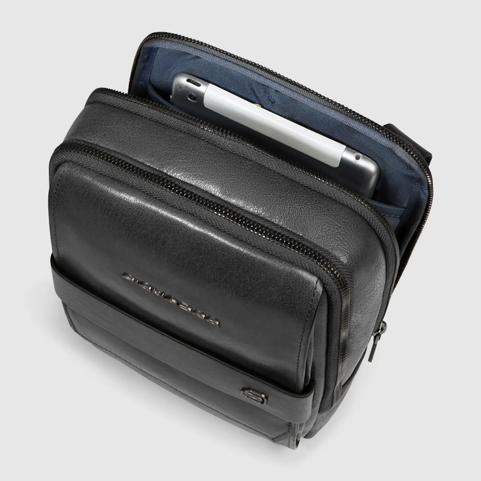 Piquadro Borsello in pelle porta iPad®mini con tasca per AirPods® e protezione RFID