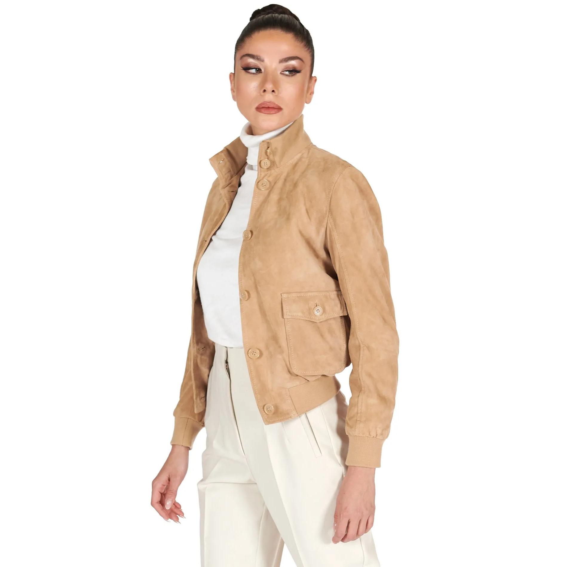 Bomber in pelle camoscio beige con bottoni