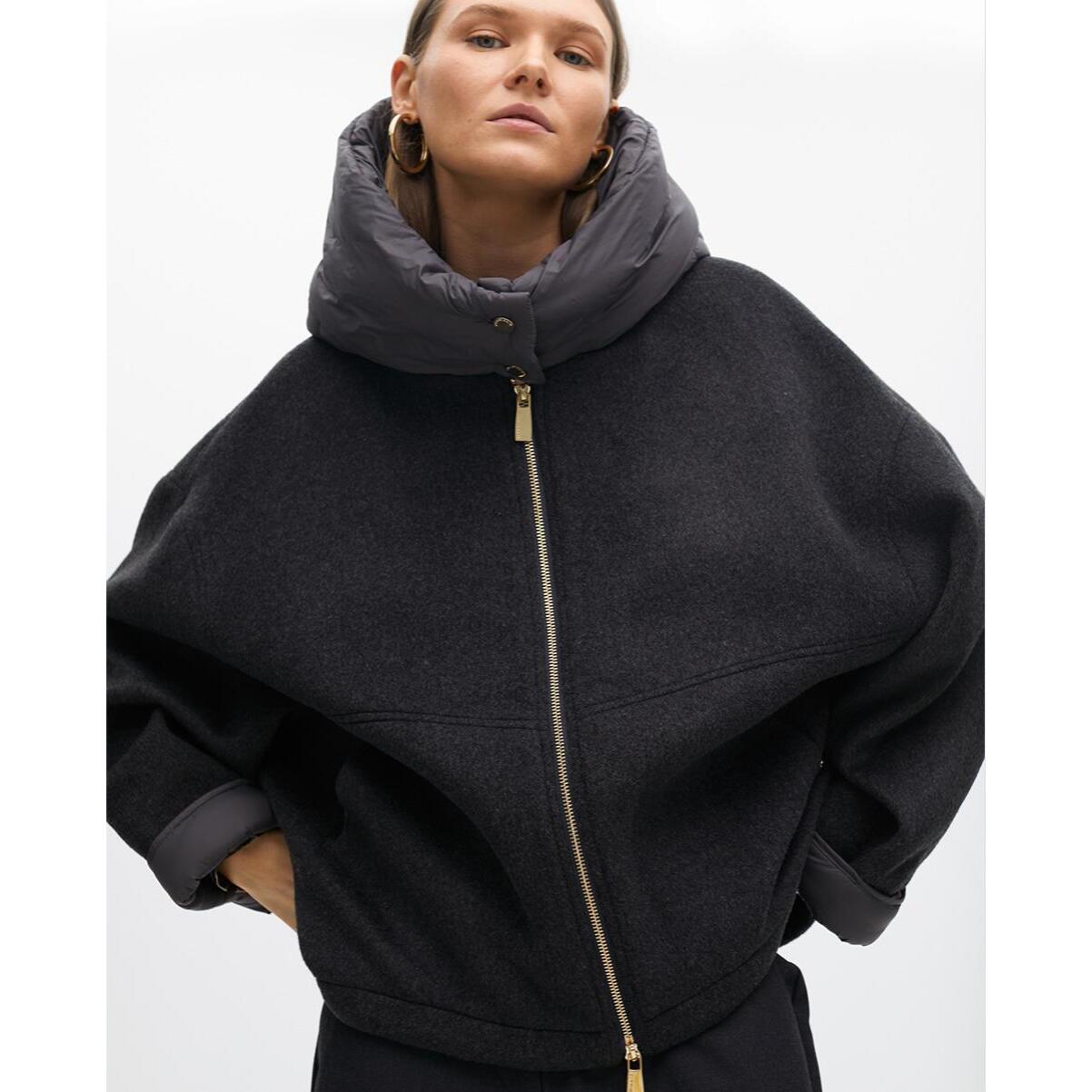 Cappotto Corto Bimateriale con Cappuccio