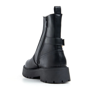 Stivaletto con fibbia e fondo carro-armato - NERO