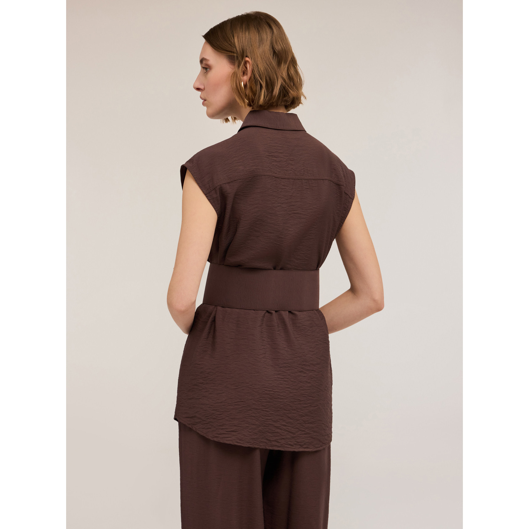 Motivi - Camicia smanicata con cintura - Marrone