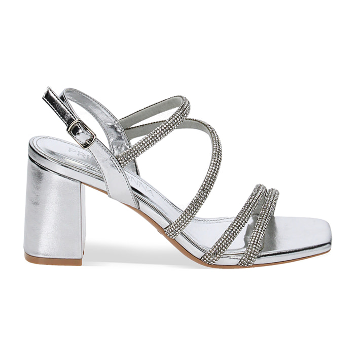 Sandalias con tacón plateado en laminado con piedras