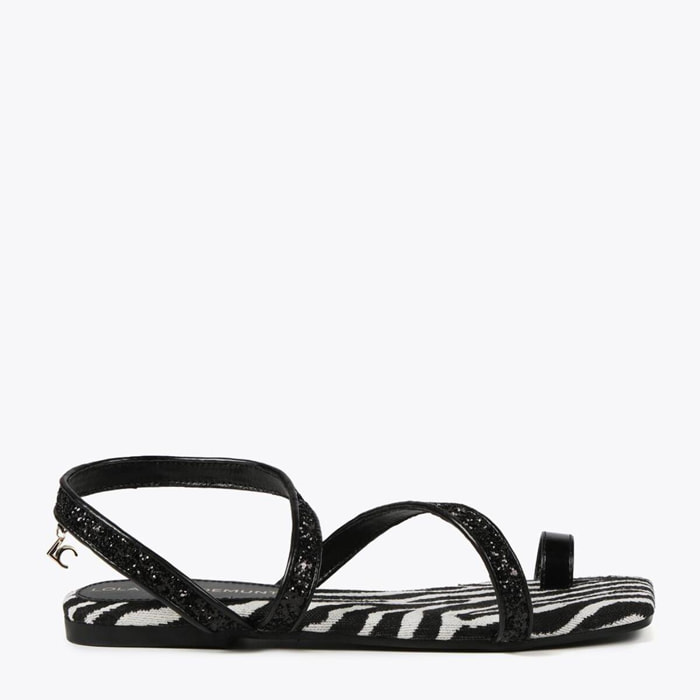 Sandali con fascette metallizzate e plantare con stampa zebrata
