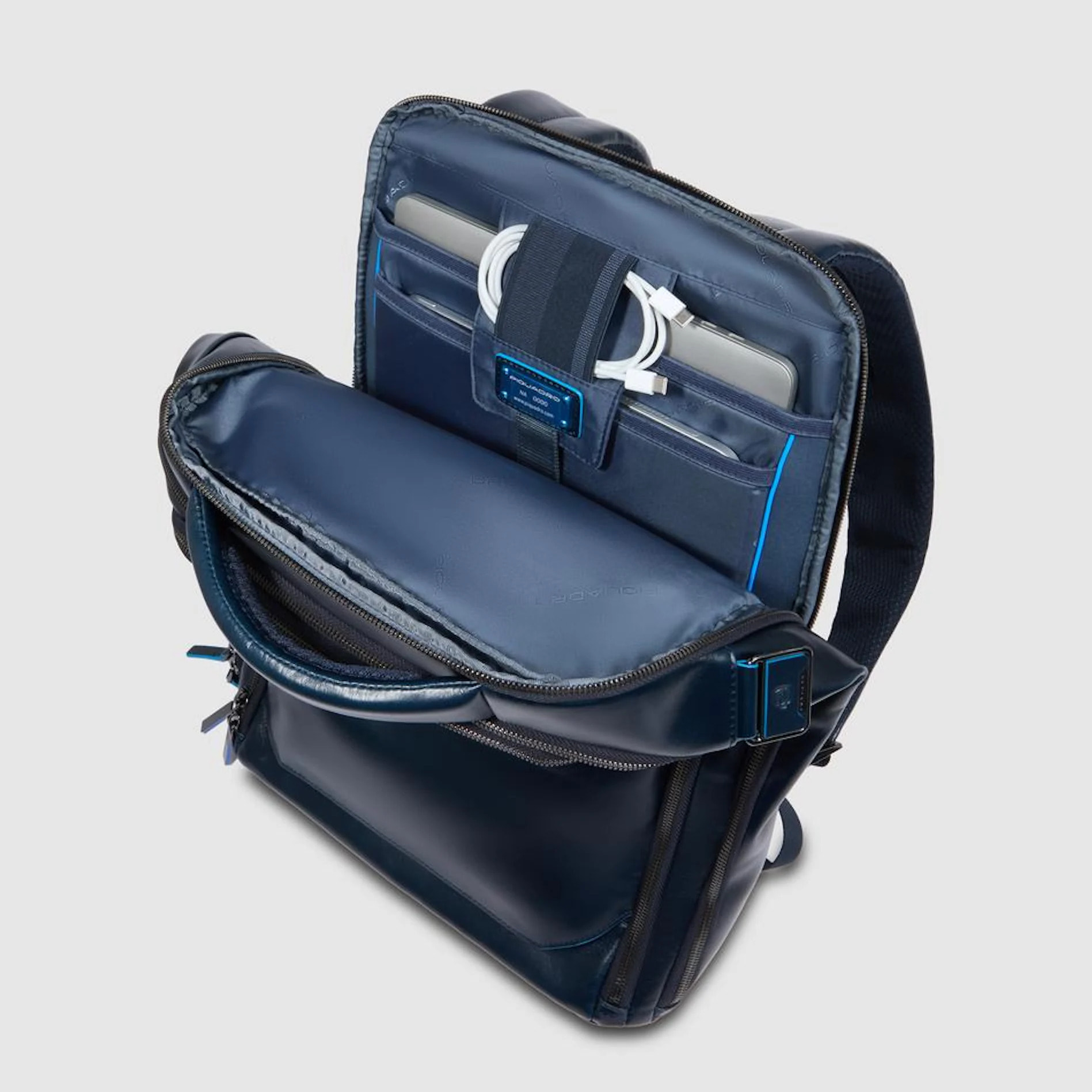 Piquadro Zaino da viaggio fast-check porta pc e iPad®Pro con protezioni antiurto e RFID, personalizzabile