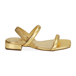 Sandalias planas doradas laminadas