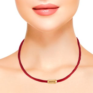 Collar multihebra entrelazada de hilo de nylon rojo con cierre magnético de cobre dorado.