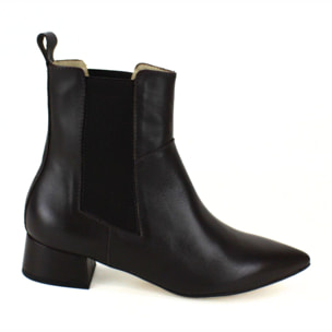 Botín de piel. Tacón de 5 cm.