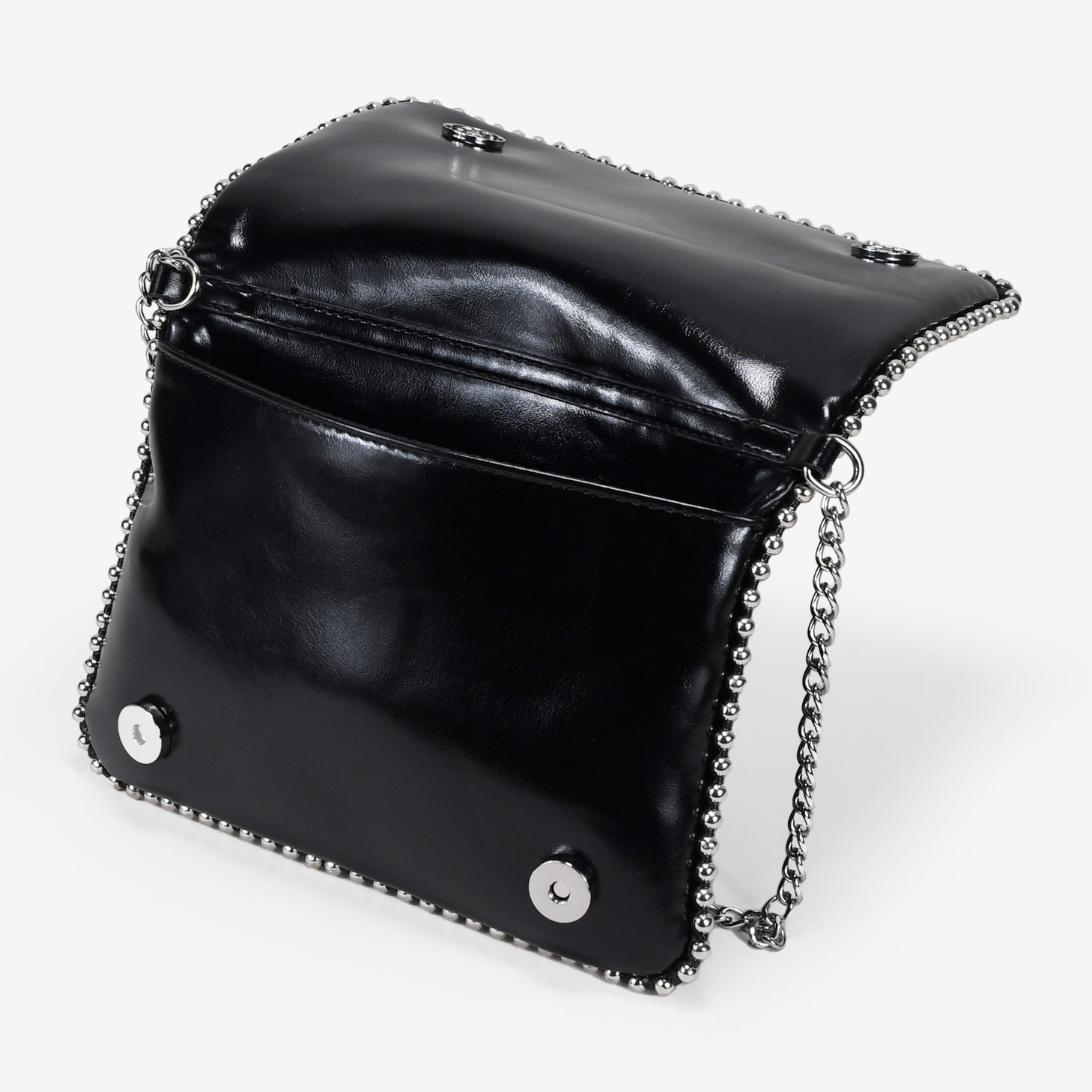 Bolso de hombro negro con cadena