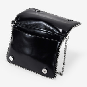 Bolso de hombro negro con cadena