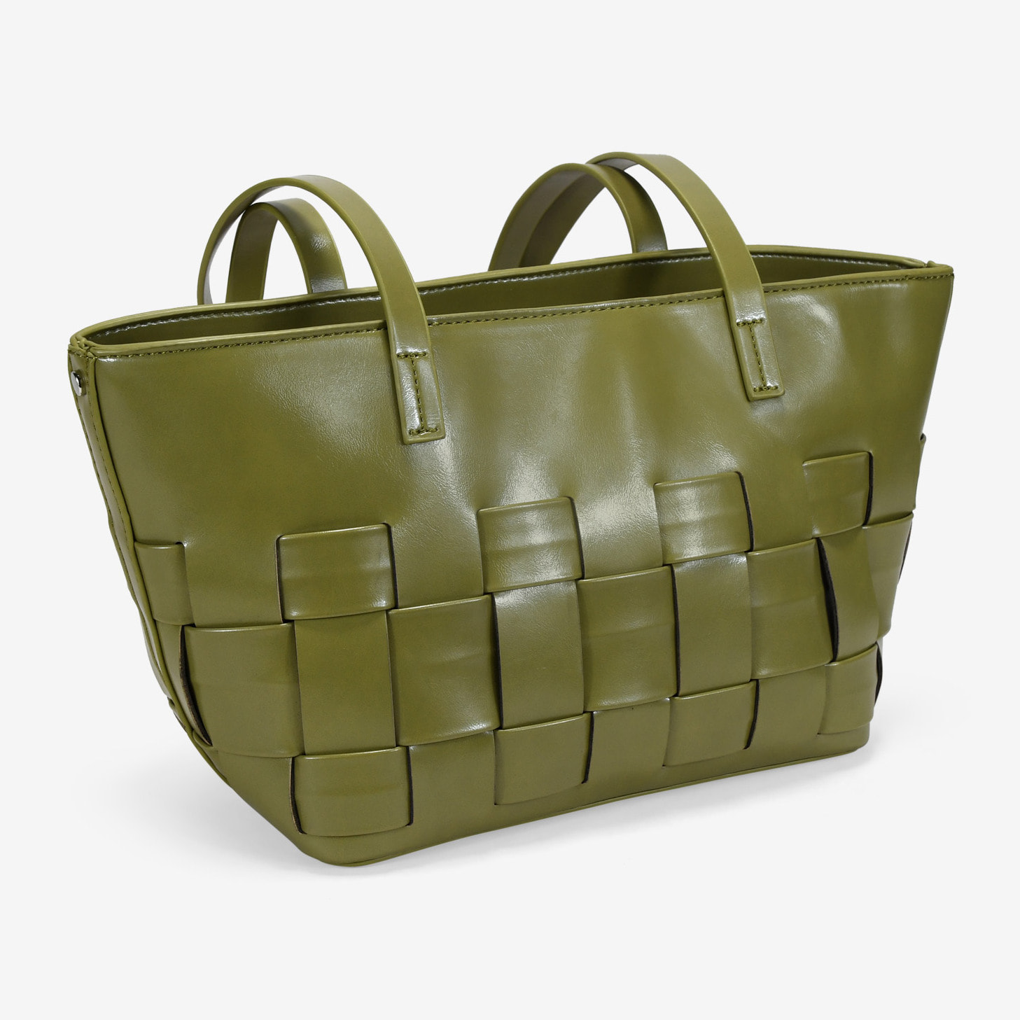 Bolso de hombro verde con trenzado