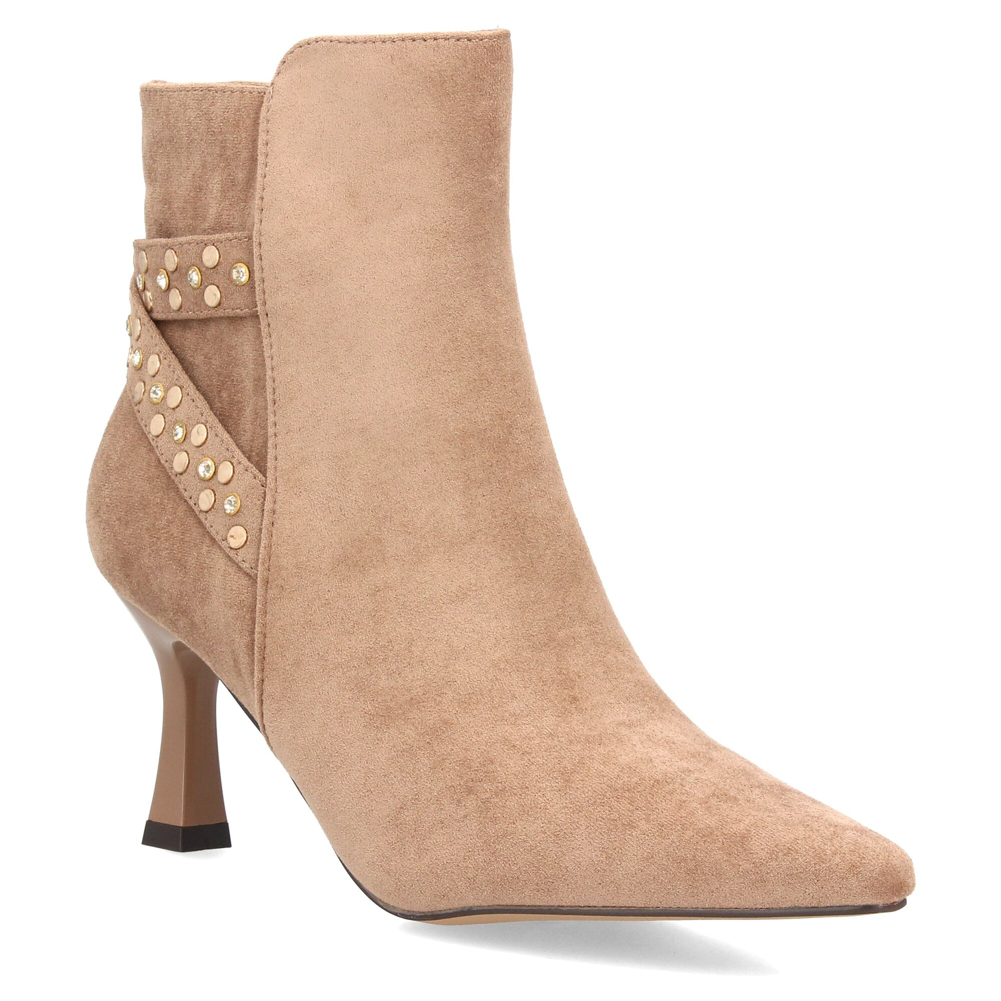 Botines elegantes con tachuelas y tacón fino