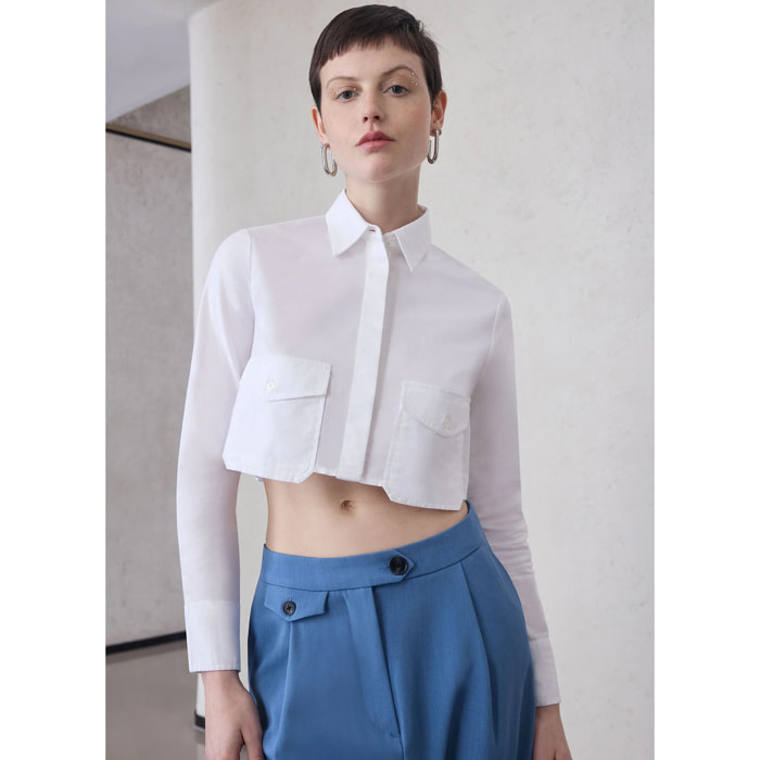 Camicia crop tinta unita con tasche