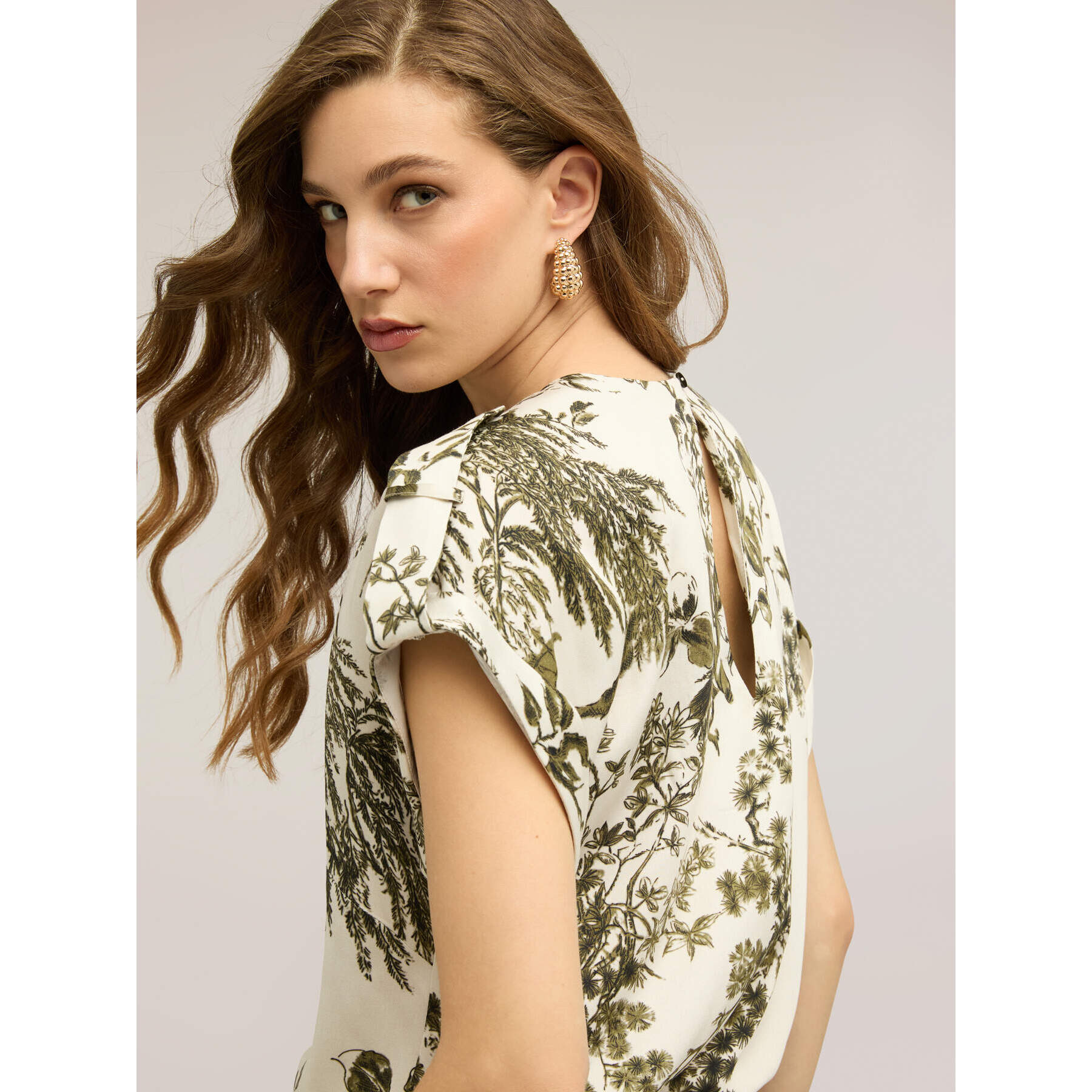 Motivi - Blusa de raso con estampado botánico - Verde militare