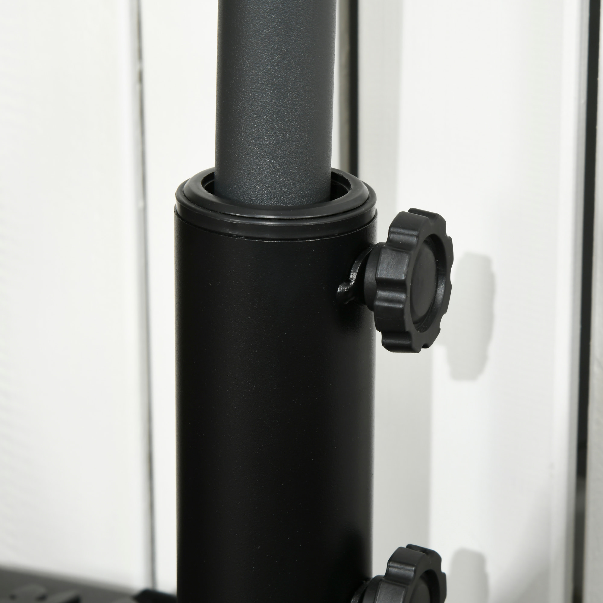 Pied de parasol demi-round à remplir avec 18 kg d'eau / 21 kg de sable - pour mât de Ø 38-48 mm - 50 x 31 x 38cm - noir