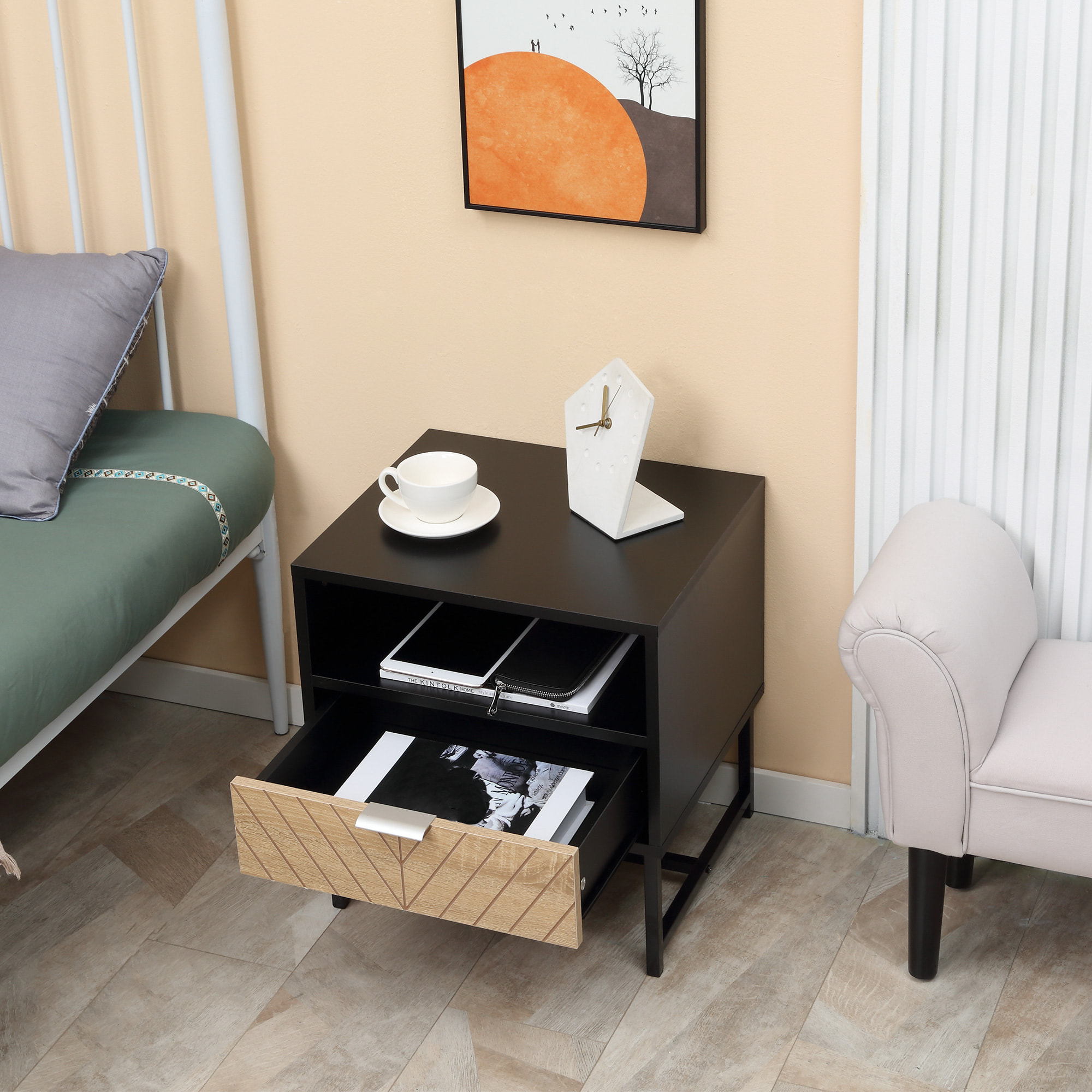 Table de chevet table de nuit style industriel tiroir niche piètement métal panneaux particules aspect bois de chêne sculpté à chevrons noir
