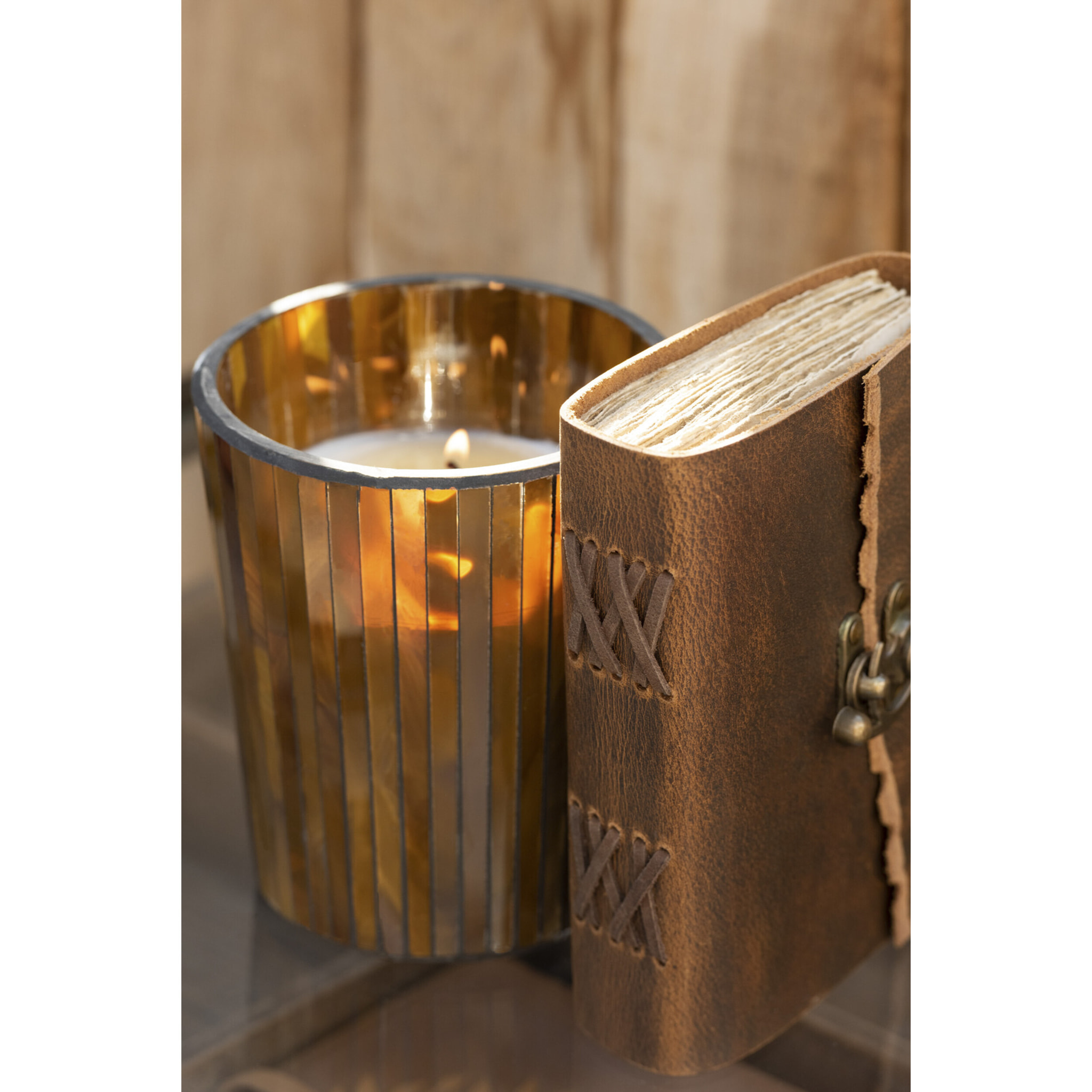 J-Line bougie parfumée Noa - Zesty Sunburst - verre - ocre - small - 35U