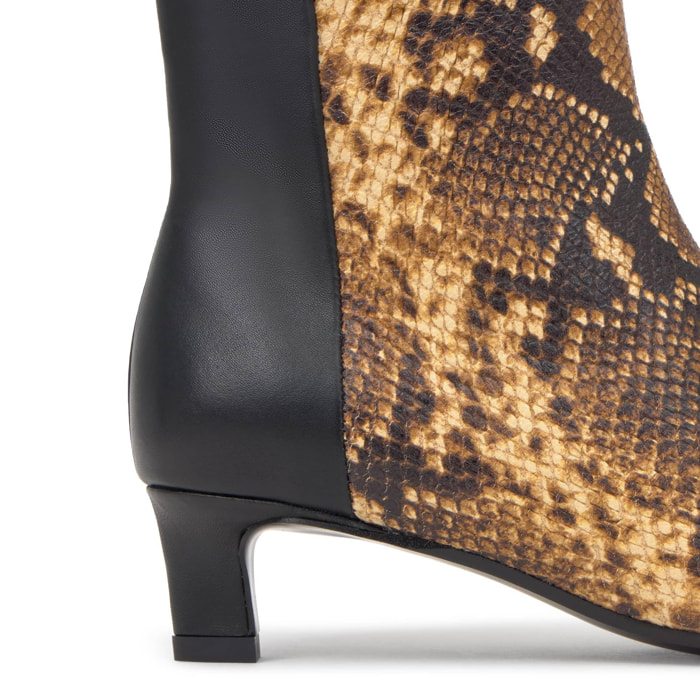 Botín de tacón Astrid en napa con efecto serpiente y cierre de cremallera