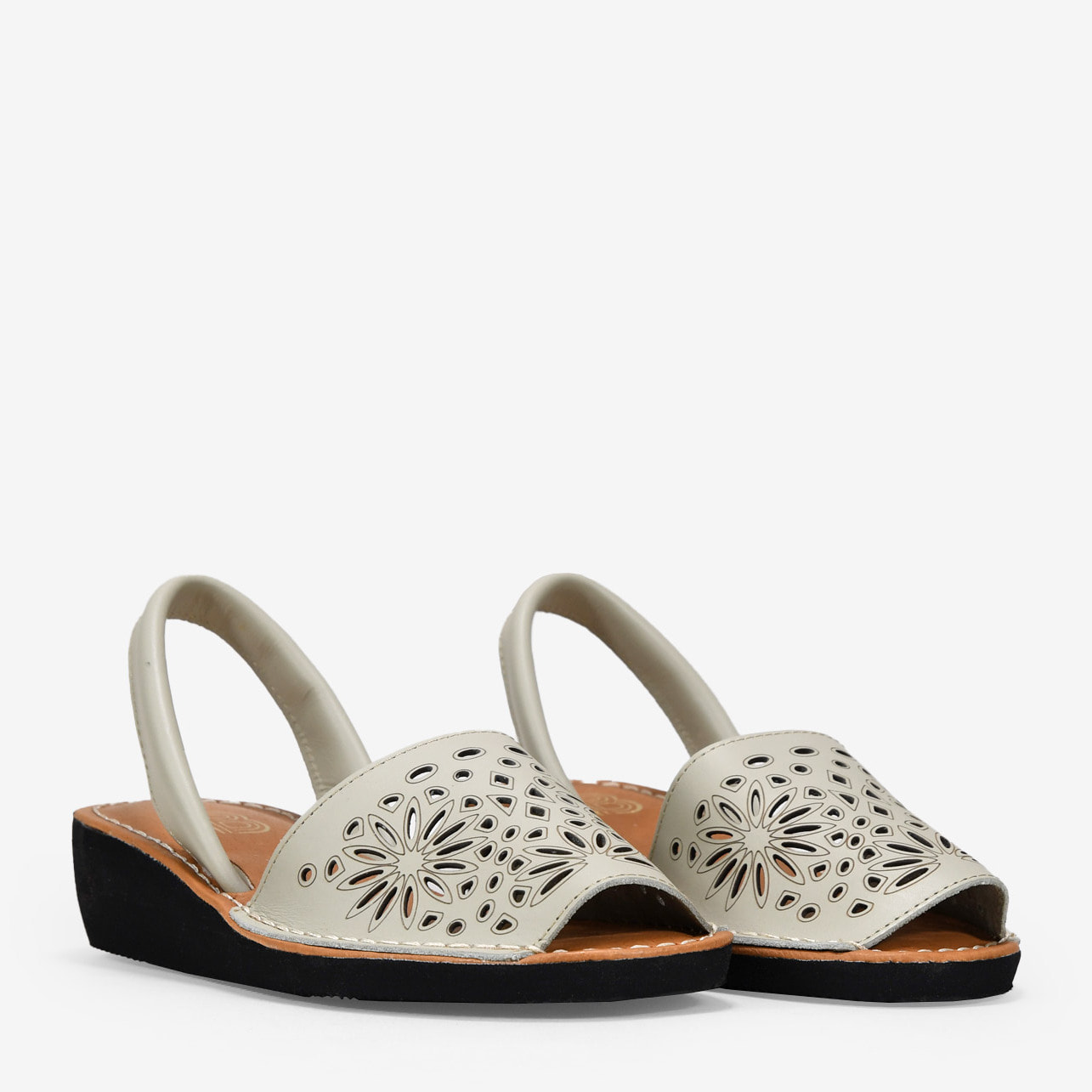 Alpargatas de piel beige con cuña