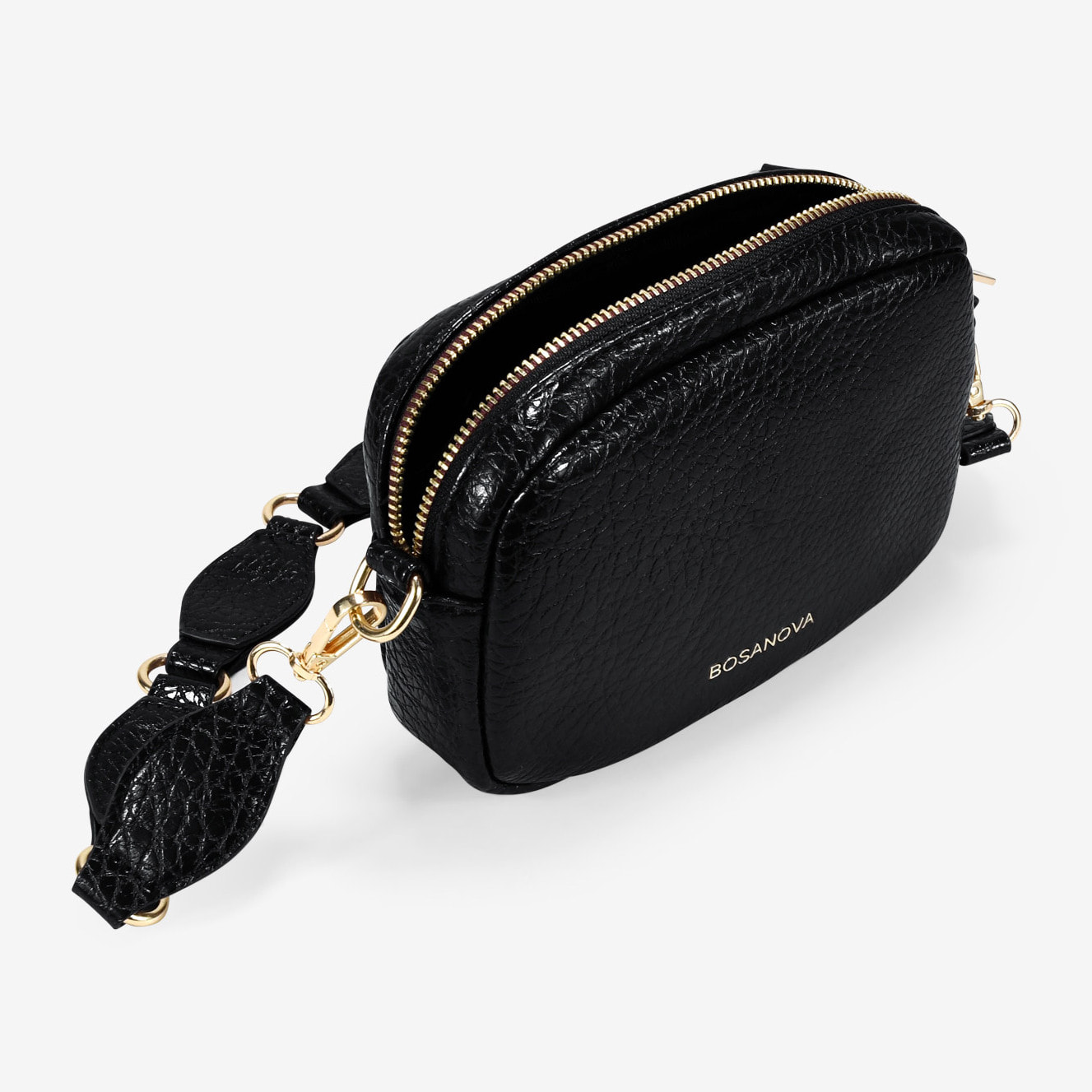 Bolso bandolera negro asa con argollas