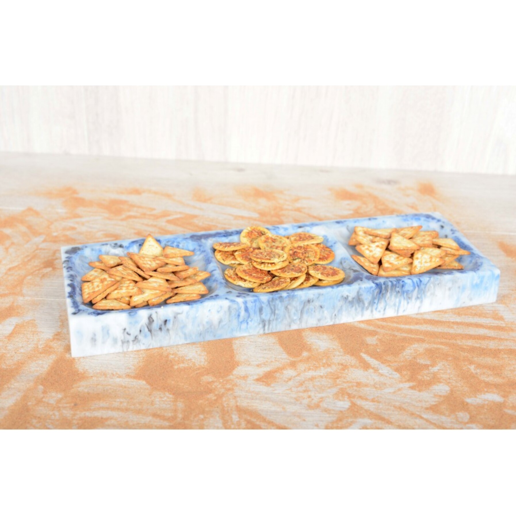 Plat apéritif 3 compartiments / plat à cake résine bleu nuage