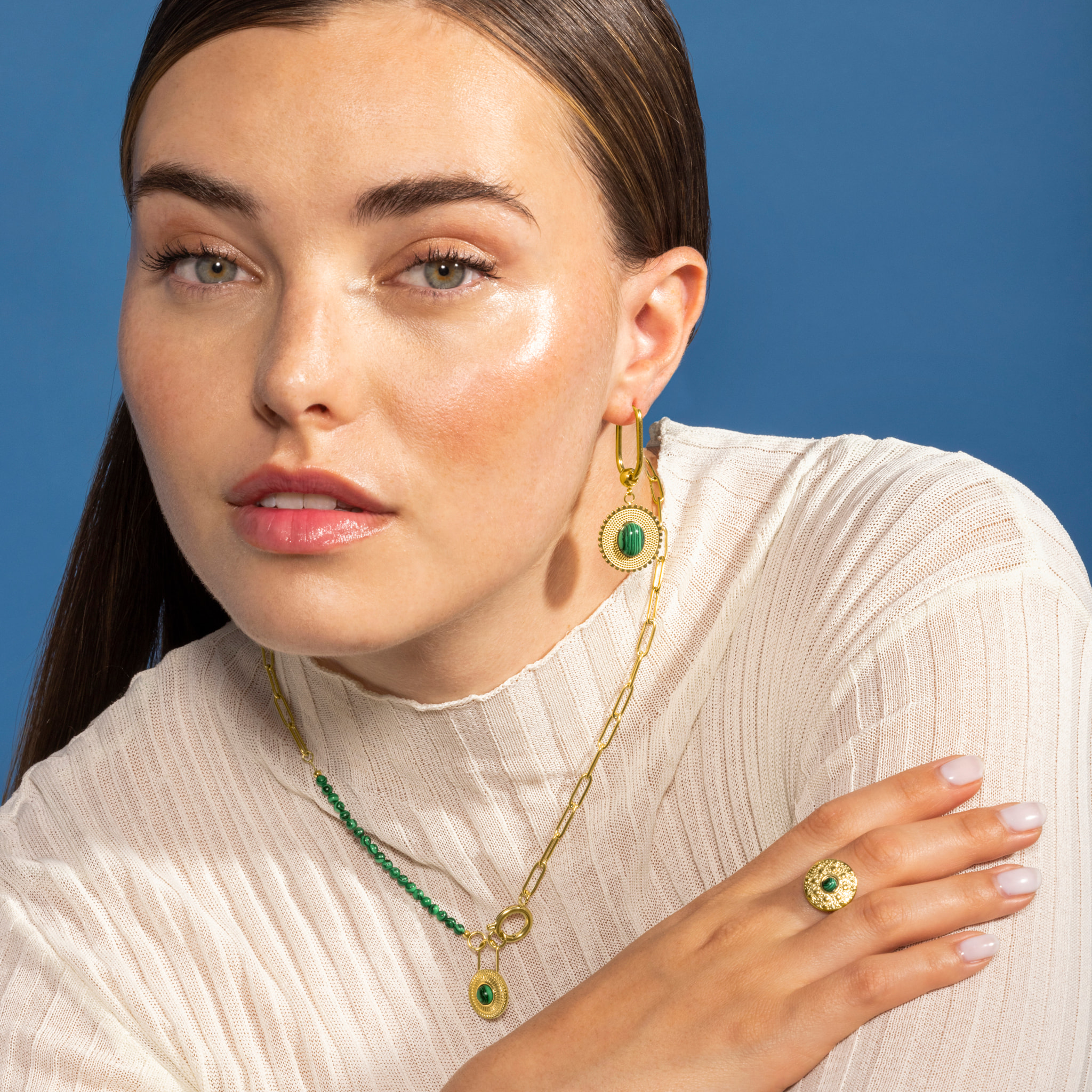 Anillo de Malaquita acabado en oro amarillo de 18K- Elknu